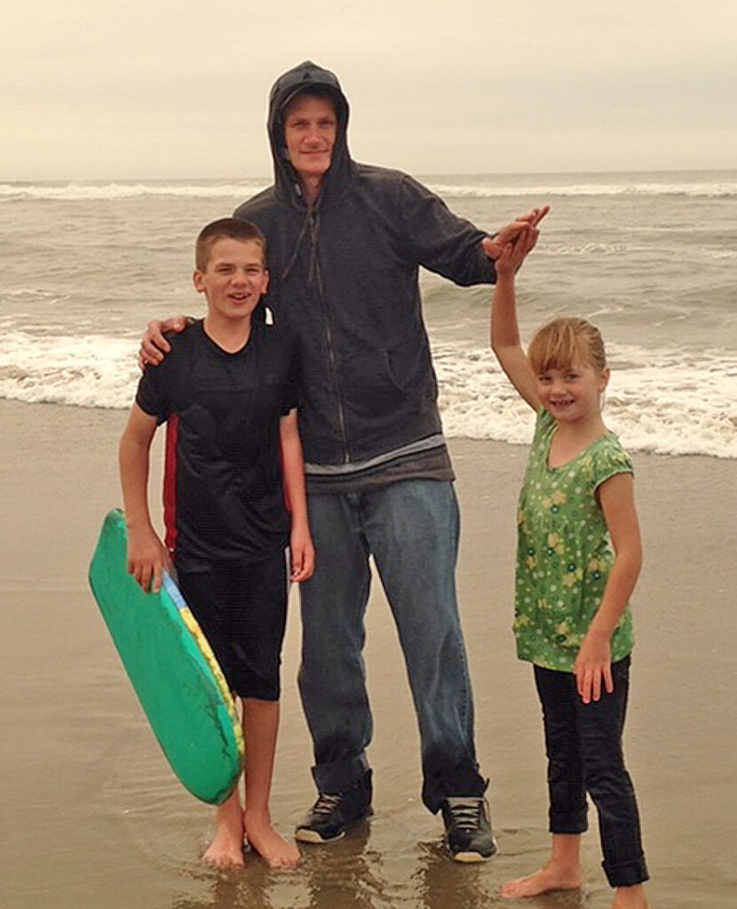 Scott King with Jordyn and Labella at beach